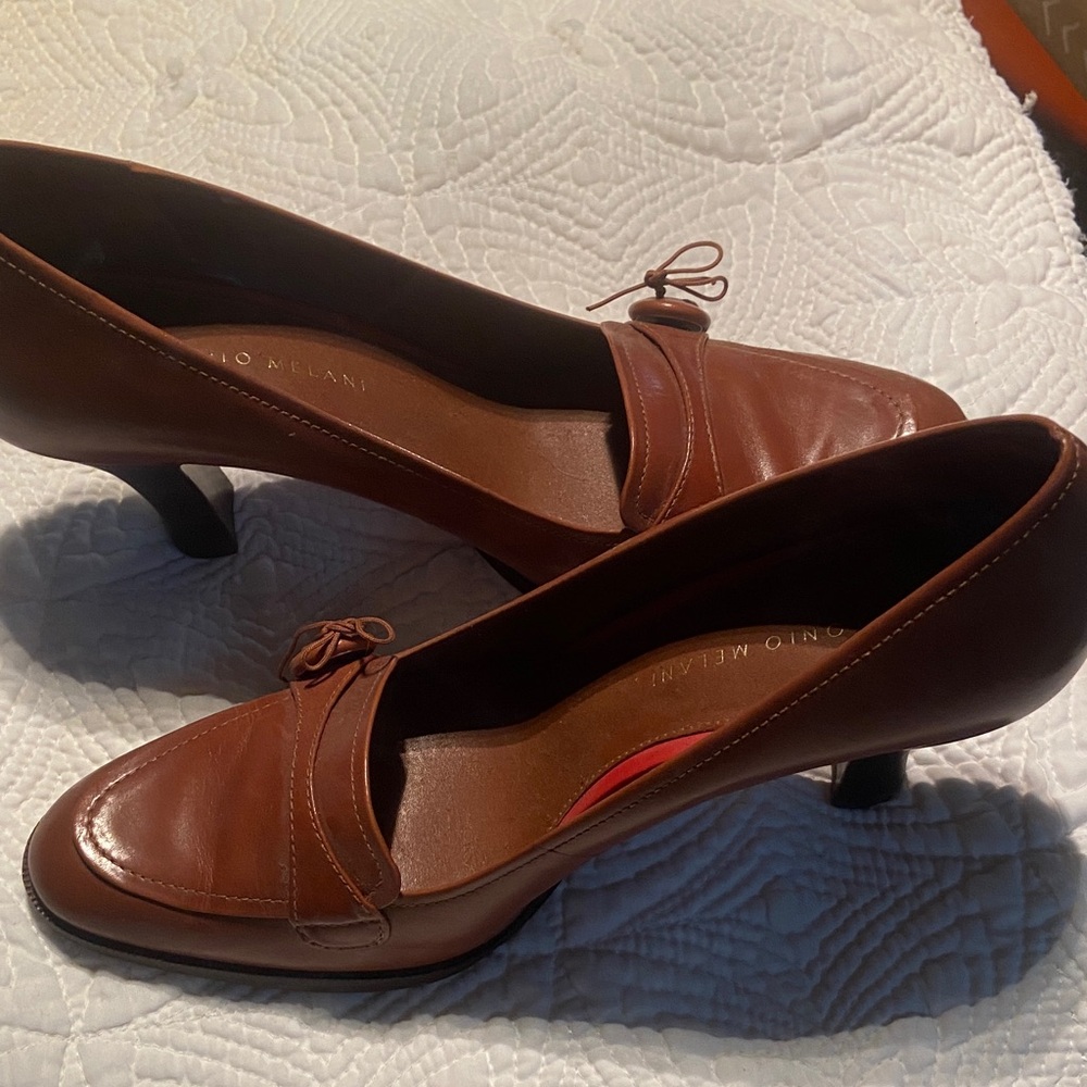 ANTONIO MELANI Brown Leather Mid-Heel Pumps with Bow Accent